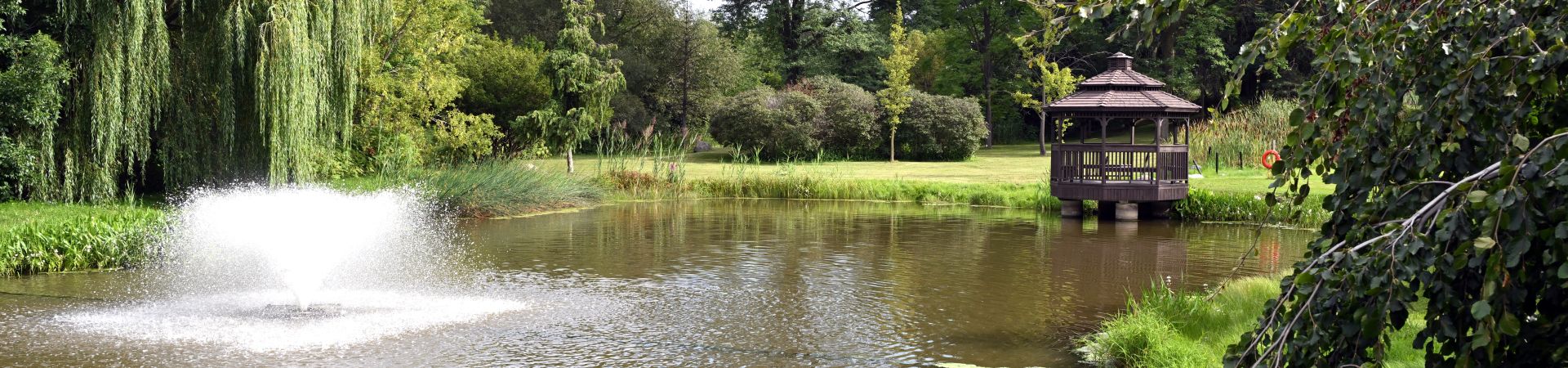 pond, willowtree and gazebo at Beechwood cemetery
